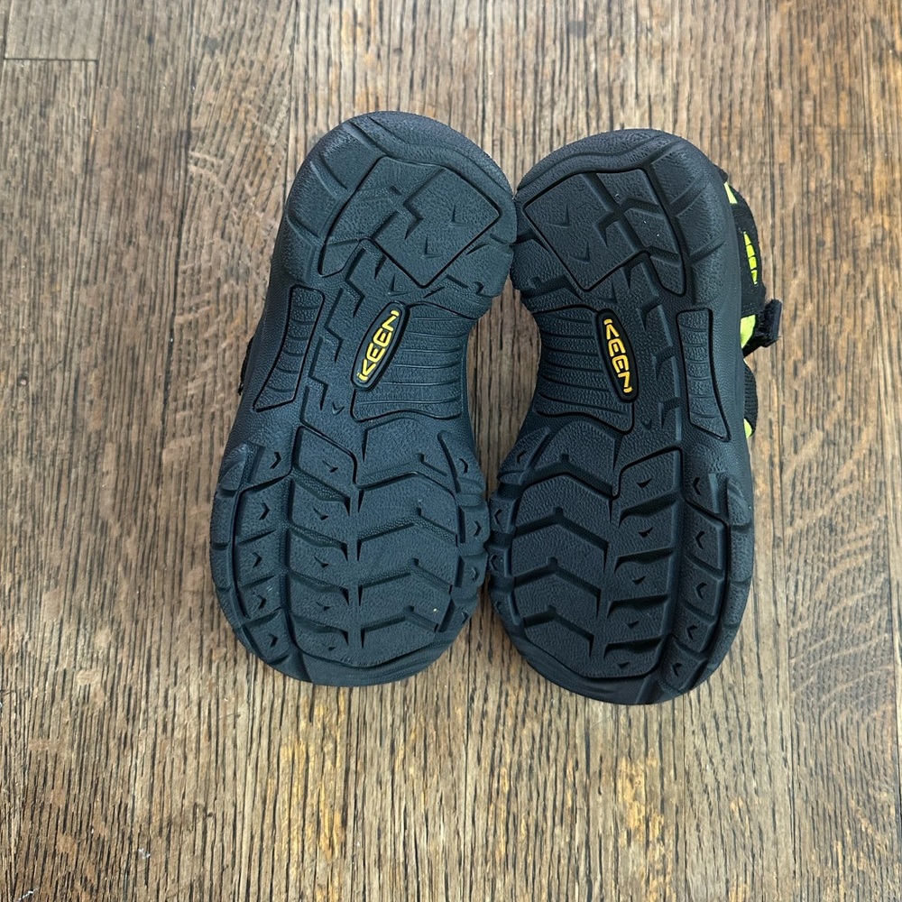 Keen Newport Sandal Kids “Size 11” - Picture 6 of 9
